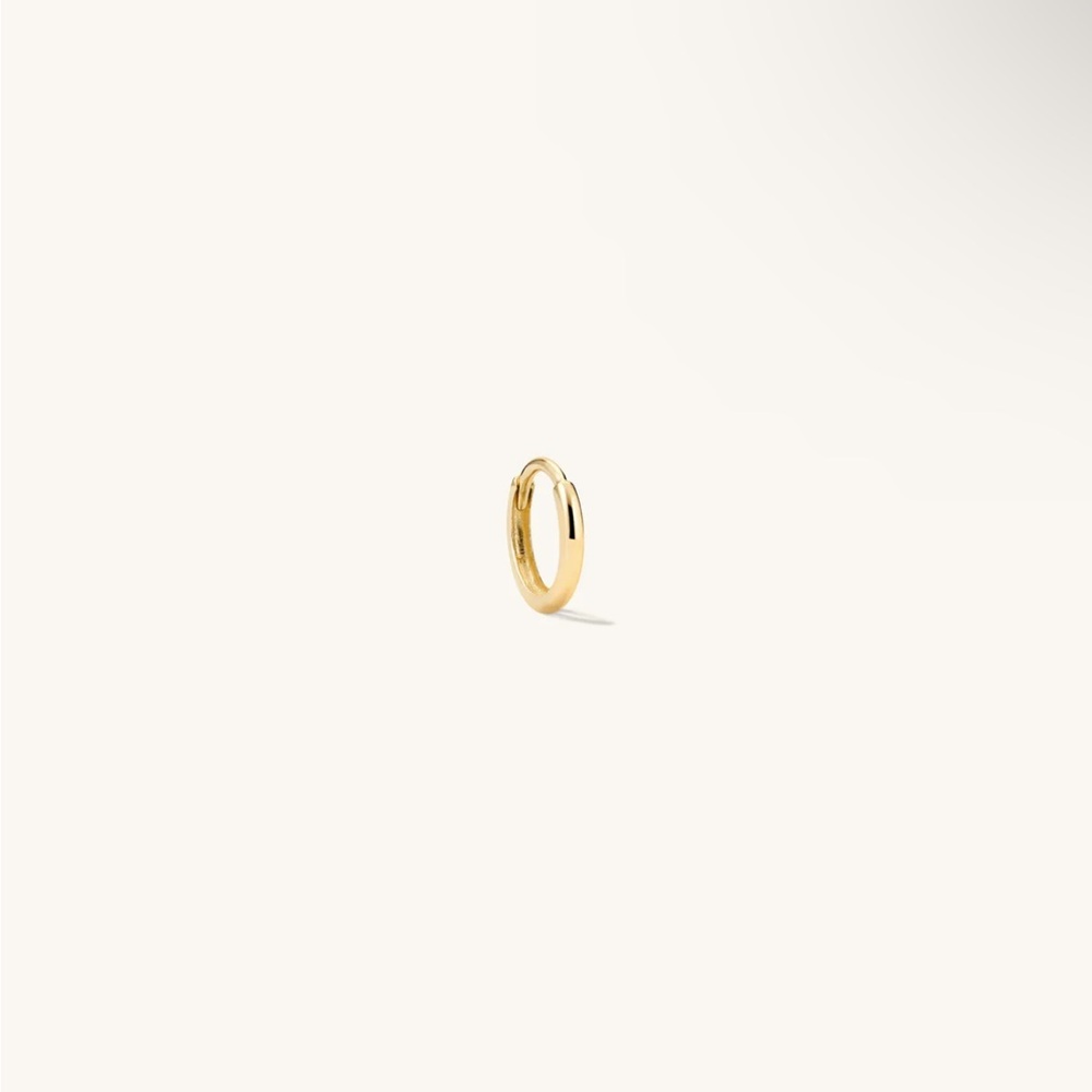 Mejuri Mini Hoop (3)